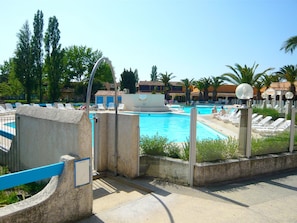 Outdoor pool - Comfy Holiday Home With Swimming Pool, Garden, Terrace, Pond (Arles)