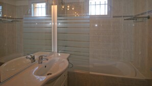 Casa | Baño | Tina con regadera 