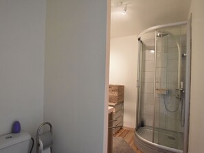 Bathroom - Luxurious Villa With Swimming Pool in Languedoc-roussillon (Saint-Jean-de-Maruejols-et-Avejan)