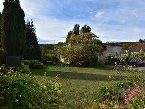 Garden - Mansion in Machemont With Private Garden, BBQ & Fireplace (Machemont)