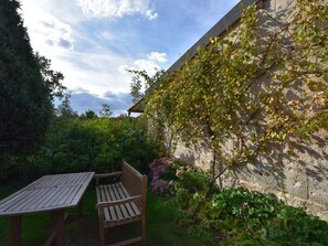 Garden - Mansion in Machemont With Private Garden, BBQ & Fireplace (Machemont)