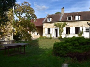 Exterior - Mansion in Machemont With Private Garden, BBQ & Fireplace (Machemont)