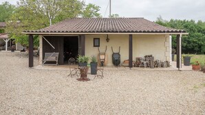 Exterior - Luxurious Villa in Beaumont With Garden (Beaumont)