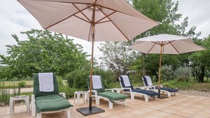 Villa | Balcony - Luxurious Villa in Beaumont With Garden (Beaumont)