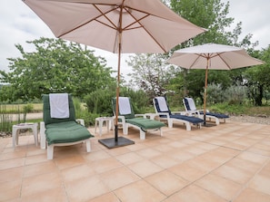 Villa | Balcony - Luxurious Villa in Beaumont With Garden (Beaumont)