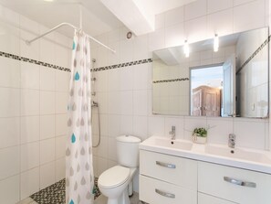House | Bathroom - Cozy Hillside Escape in Berre (Berre-des-Alpes)