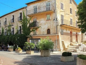 Exterior - Cozy Hillside Escape in Berre (Berre-des-Alpes)