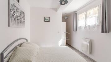 House | 2 bedrooms, individually furnished