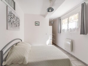 House - Cozy Hillside Escape in Berre (Berre-des-Alpes)