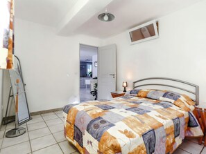 House | Room amenity - Cozy Hillside Escape in Berre (Berre-des-Alpes)