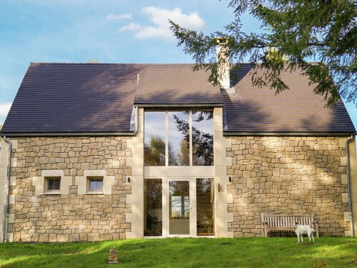 Beautifully Located Country House With Heated Pool