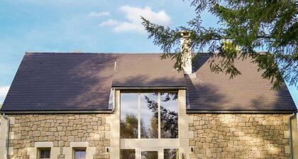 Beautifully Located Country House With Heated Pool