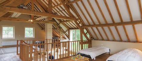 2 chambres, ameublement personnalisé, fer et planche à repasser