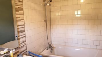Baignoire, serviettes fournies