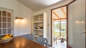 Dining - Majestic Villa in Montbrun With Private Heated Pool (Montbrun-des-Corbières)