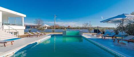 Maison | Piscine | Piscine intérieure, piscine extérieure