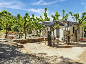 Children's area - Holiday Home in Les Assions Near Bois de Paiolive (Les Assions)