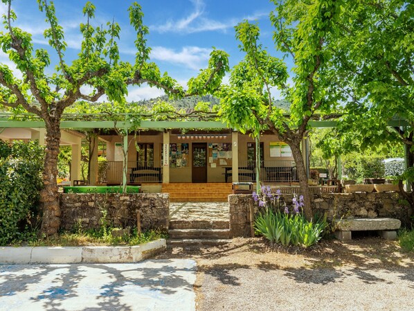 Exterior - Holiday Home in Les Assions Near Bois de Paiolive (Les Assions)