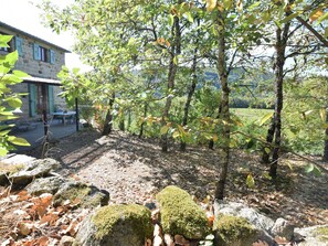 Garden - Holiday Home in Les Assions Near Bois de Paiolive (Les Assions)