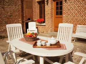 House | Balcony - Stunning Coach House as Holiday Home With Large Enclosed Garden in Sentelie (Sentelie)