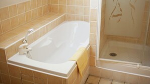 Unclassified image, 5 of 18, button - Stunning Coach House as Holiday Home With Large Enclosed Garden in Sentelie (Sentelie)