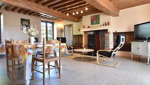 Unclassified image, 4 of 19, button - Cosy Holiday Home Full of Excursion Options Neart Saint-germain-de-champs (Saint-Germain-des-Champs)
