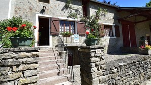 Unclassified image, 3 of 19, button - Cosy Holiday Home Full of Excursion Options Neart Saint-germain-de-champs (Saint-Germain-des-Champs)