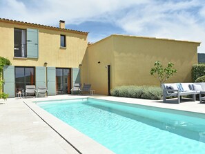 Exterior - Villa in Malaucene With Mont Ventoux Views (Malaucene)