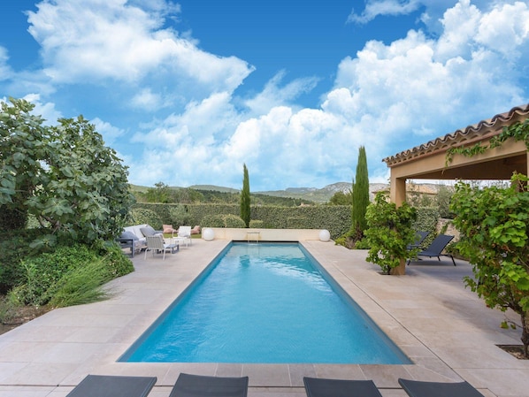 Villa | View from property - Villa in Malaucene With Mont Ventoux Views (Malaucene)