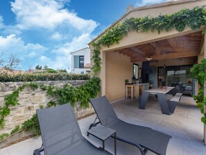 Villa | Balcony - Villa in Malaucene With Mont Ventoux Views (Malaucene)