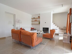 Villa | Living room - Villa in Malaucene With Mont Ventoux Views (Malaucene)