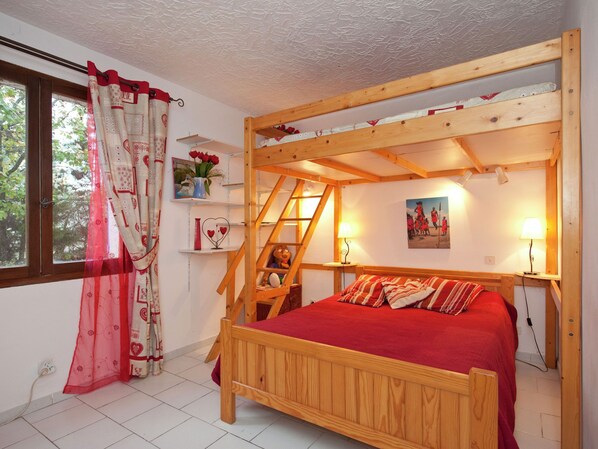 House | Room amenity - Villa in Bagnols With Pool & Near Nature Parks (Bagnols-en-Foret)