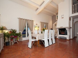 Dining - Villa in Bagnols With Pool & Near Nature Parks (Bagnols-en-Foret)