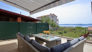 Exterior - Newly Built Holiday Home in a Quiet Area, 2 Spacious sea View Terraces, Parking (Zadar)