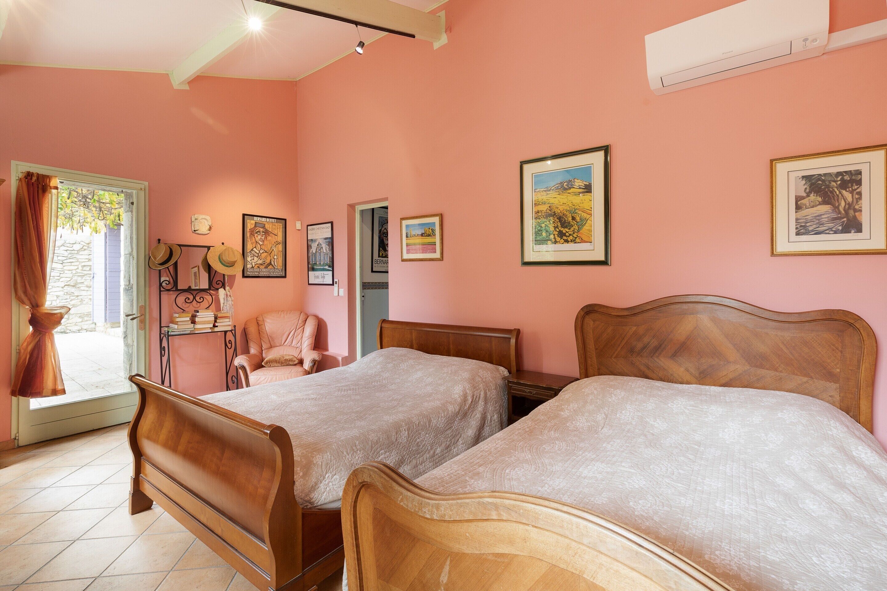 House | 3 bedrooms, individually furnished, bed sheets
