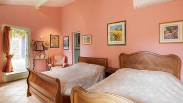 House | 3 bedrooms, individually furnished, bed sheets