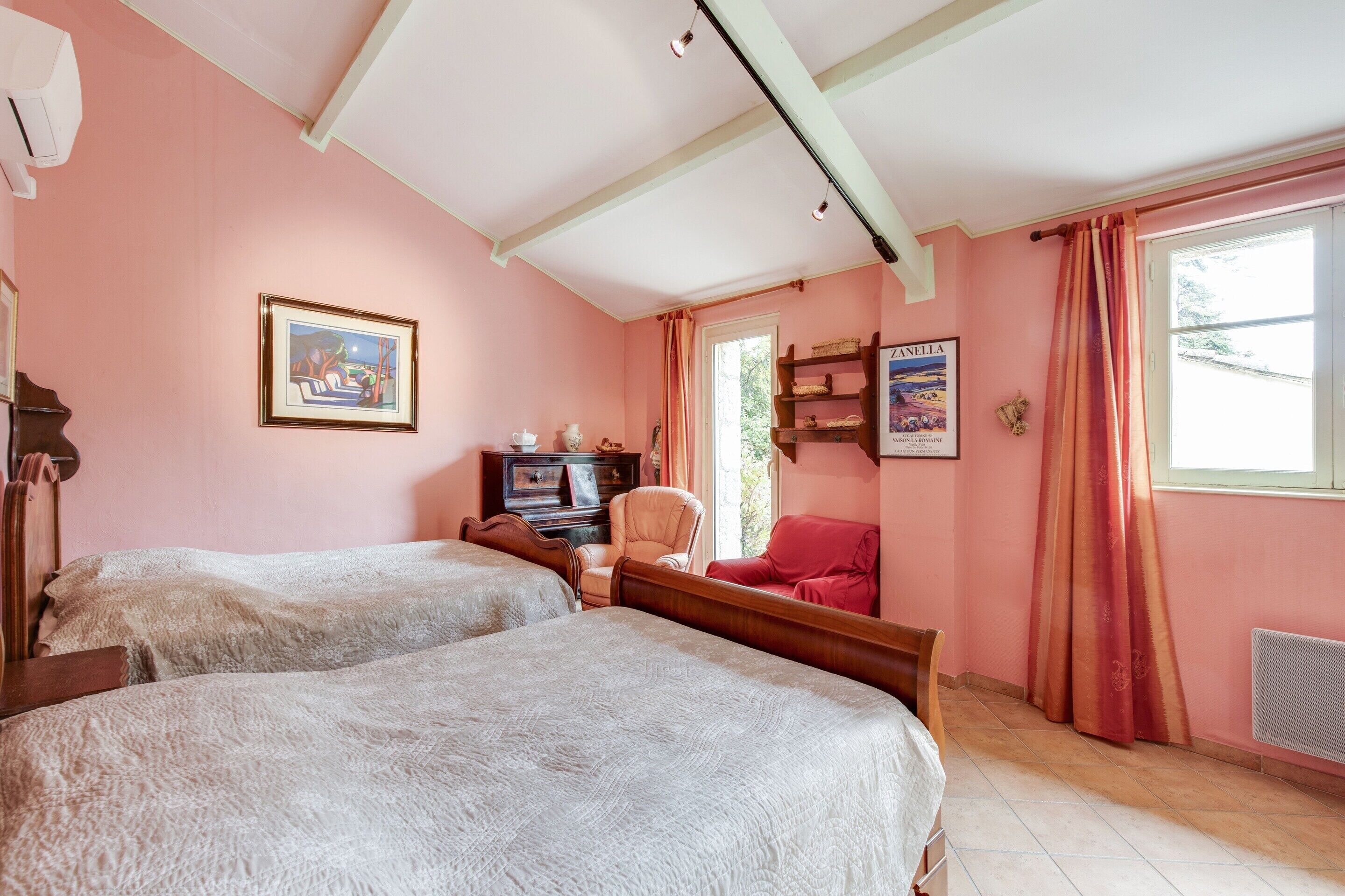 House | 3 bedrooms, individually furnished, bed sheets
