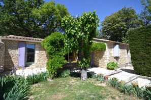 Exterior - Villa in Provence Near Vaison-la-romaine (Vaison-la-Romaine)