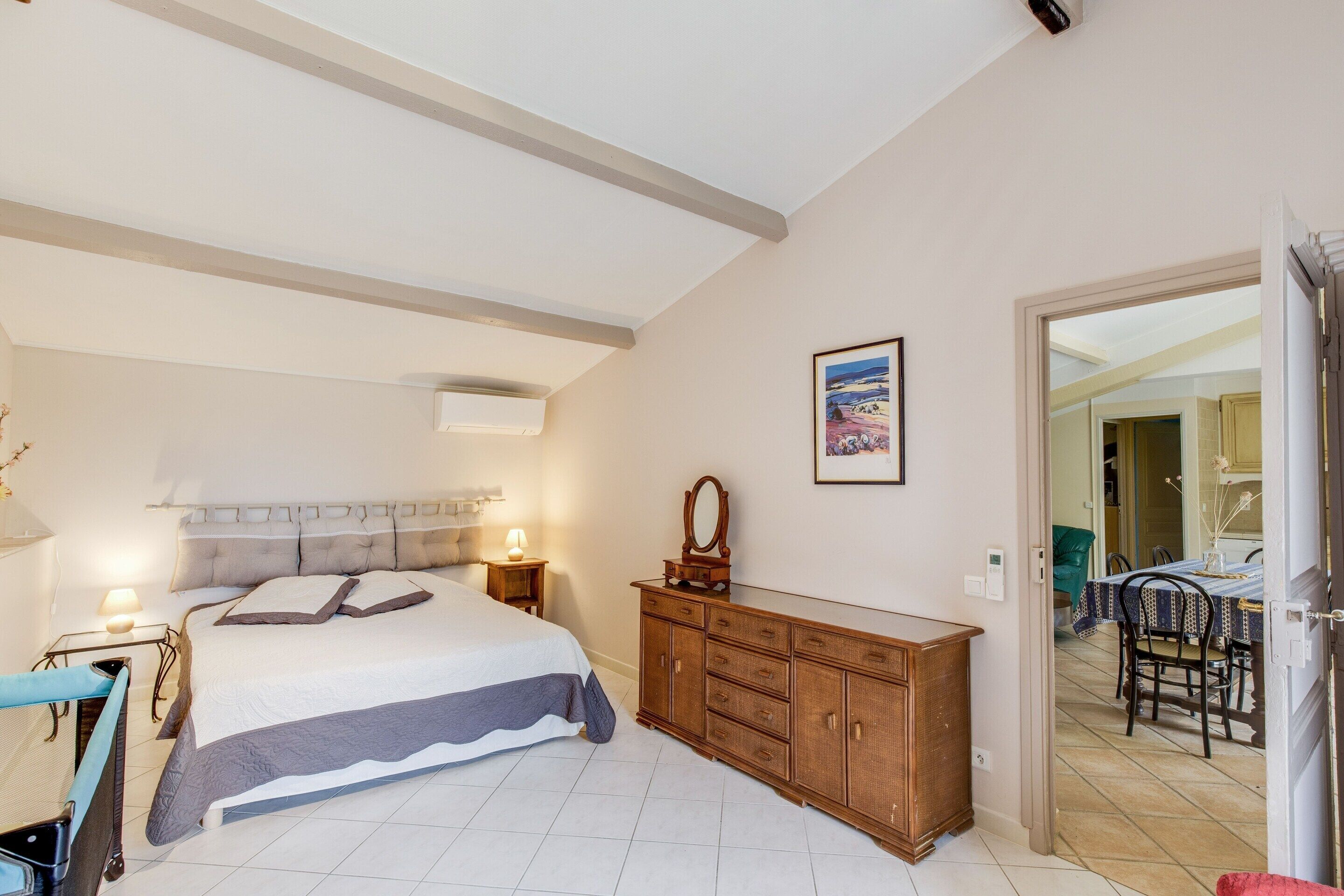 House | 3 bedrooms, individually furnished, bed sheets