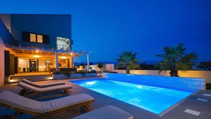 Exterior - Splendid Villa in Poljica Brig With Private Pool (Nin)
