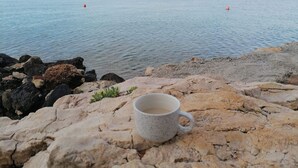 Beach - Authentic Holiday House in Quiet Area, Near Pebble Beach (Starigrad)