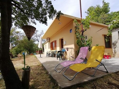 Authentic Holiday House in Quiet Area, Near Pebble Beach