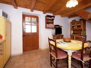 House | Living room | DVD player - Beautiful Holiday Home in Barjols With Swimming Pool (Barjols)