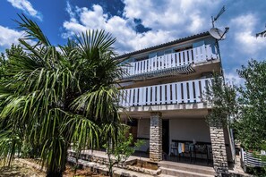 Apartment | Exterior - Apartment in Seline With Garden (Starigrad)
