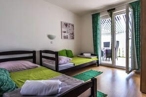 Apartment | 4 bedrooms, individually furnished, bed sheets