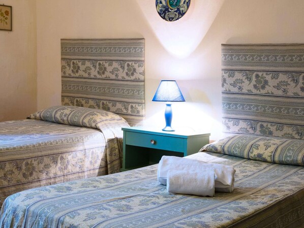 House | 5 bedrooms, bed sheets