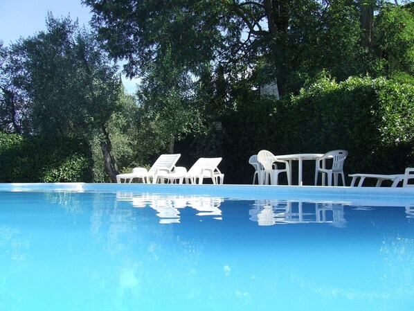 室內游泳池和室外游泳池