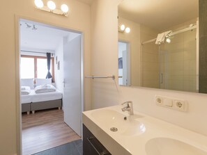 Chalet | Badezimmer | Dusche, Handtücher