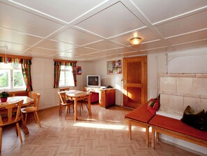 House | Living room - Spacious Mansion in Wald am Arlberg With Private Garden (Dalaas)