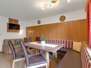Apartment | Dining